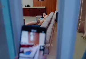 đột nhập quan hệ em hàng xóm đang thủ dâm
